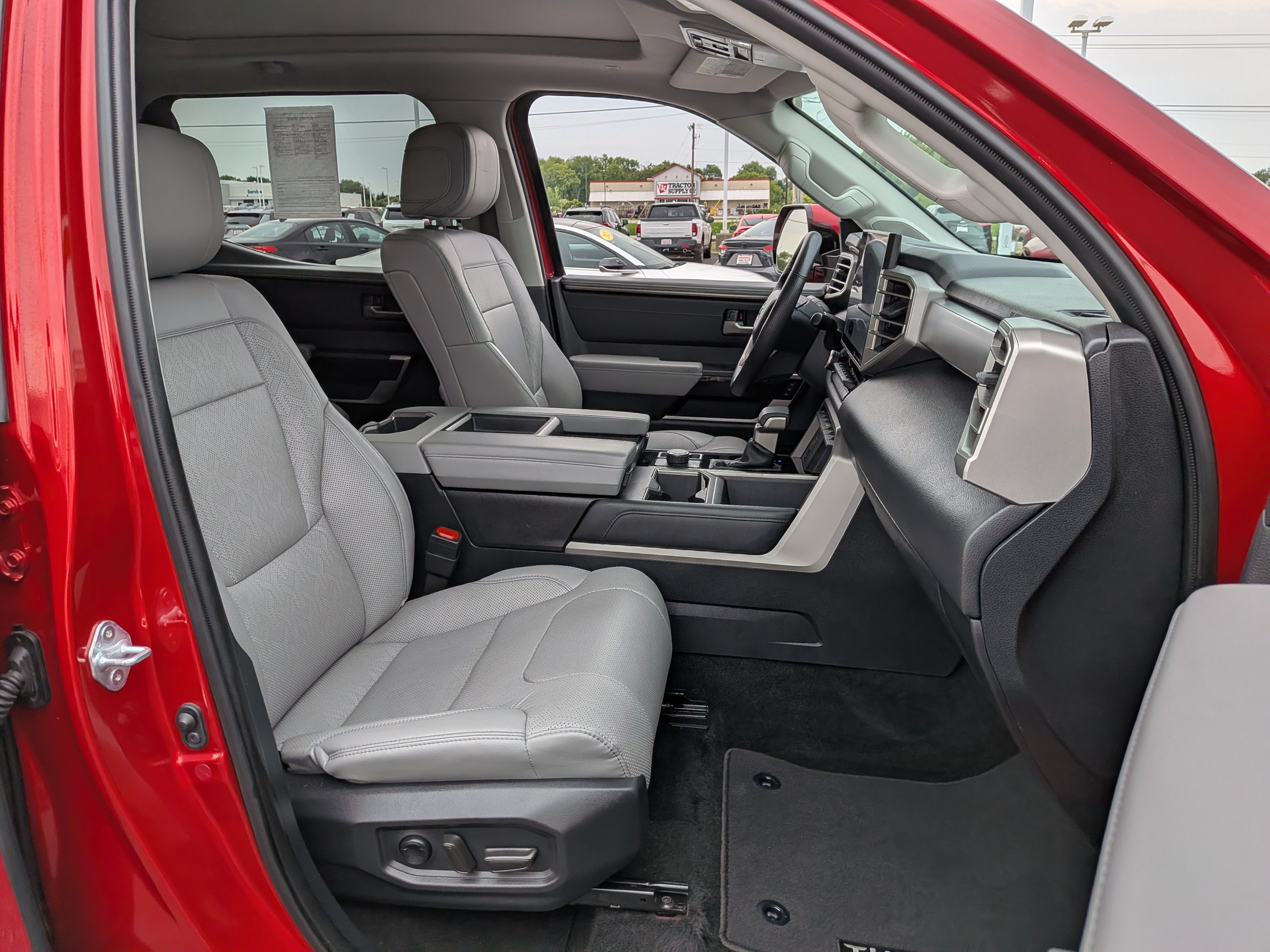 Used 2024 Toyota Tundra Limited AWD/4WD image 27