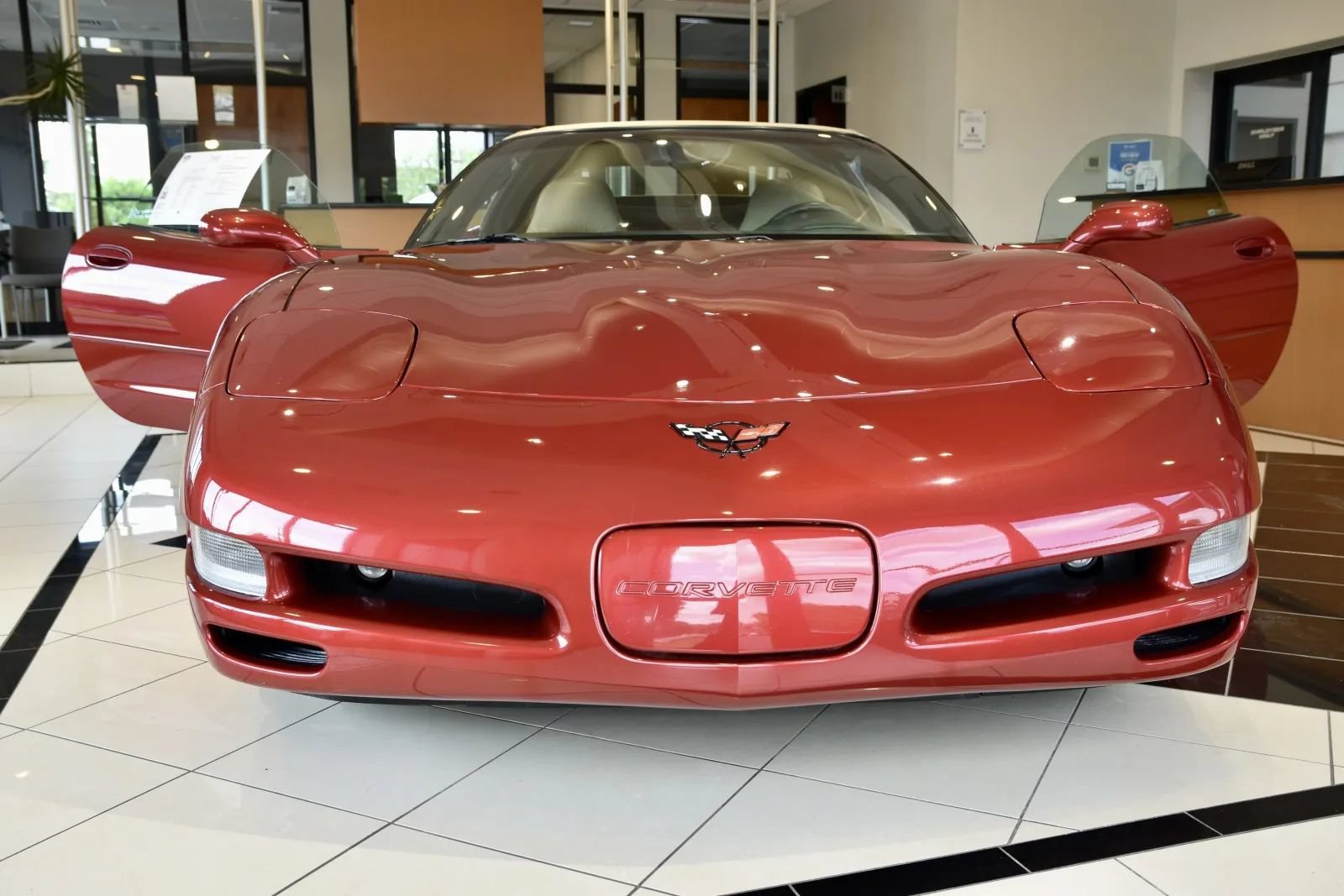 Used 2004 Chevrolet Corvette Convertible w/ Preferred Equipment Group RWD image 2