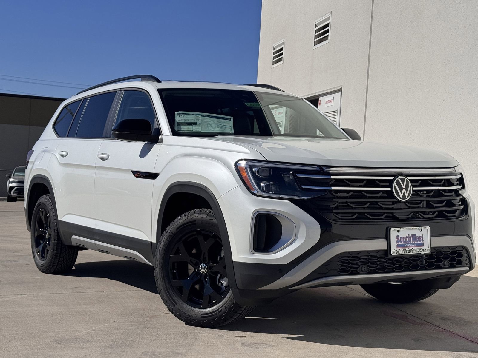New 2026 Volkswagen Atlas Peak Edition image 2