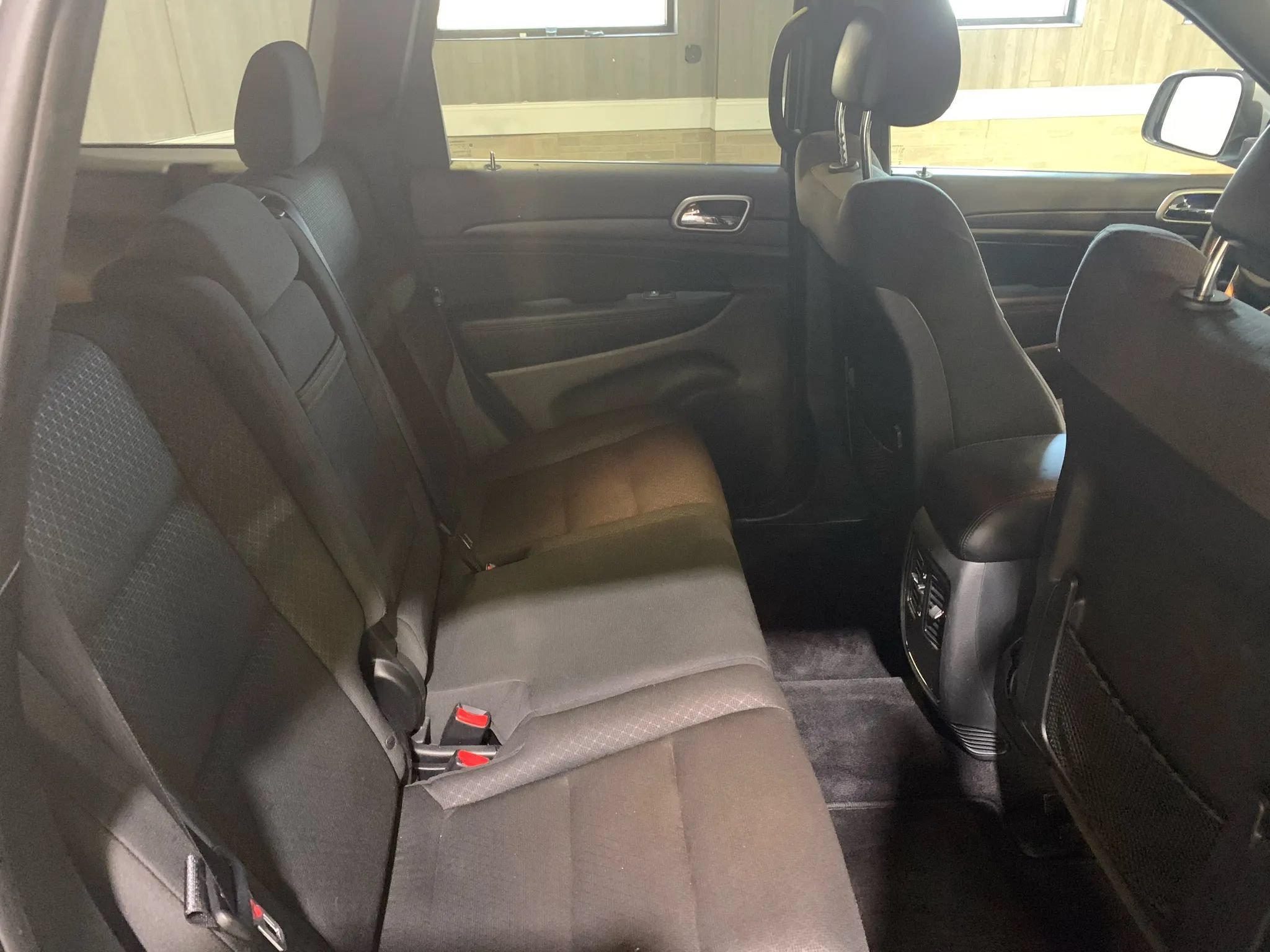 Used 2018 Jeep Grand Cherokee Laredo AWD/4WD image 19