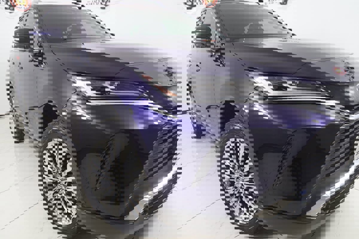 Used 2023 Toyota Venza Limited image 16