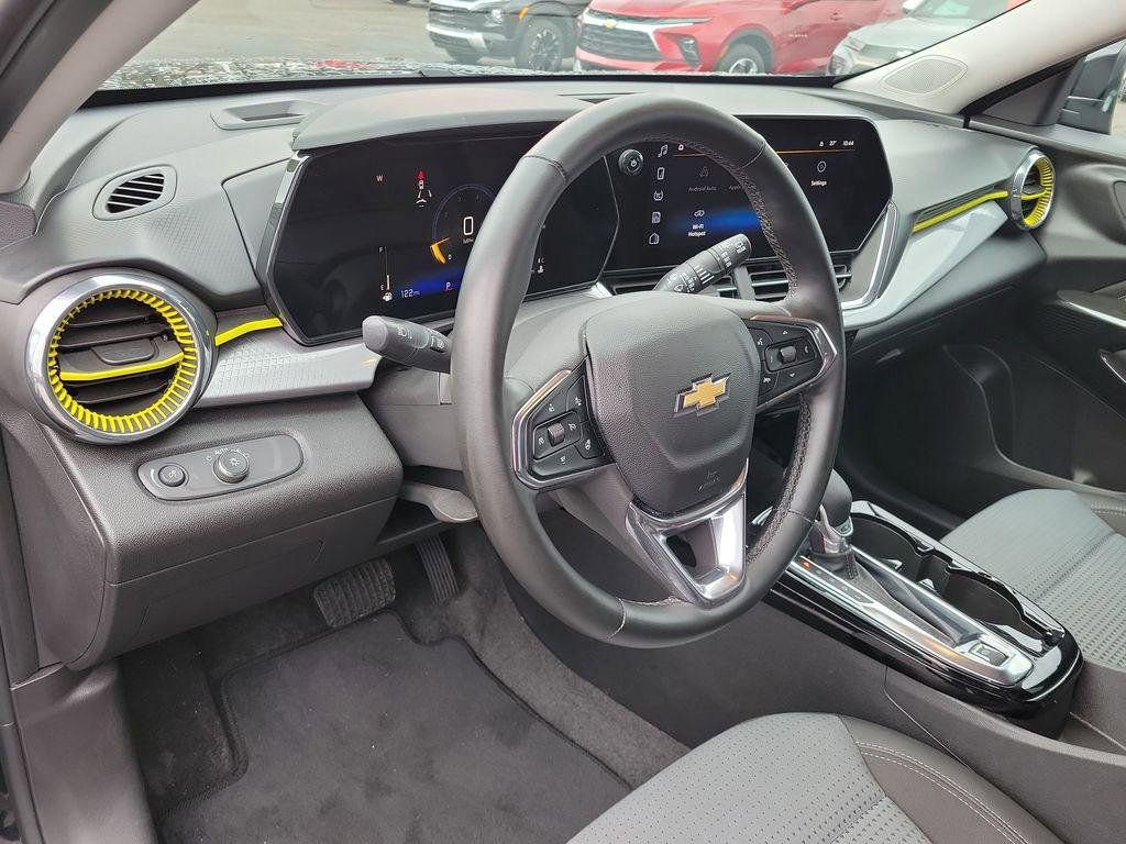 Certified 2024 Chevrolet Trax LT w/ Driver Confidence Package image 7