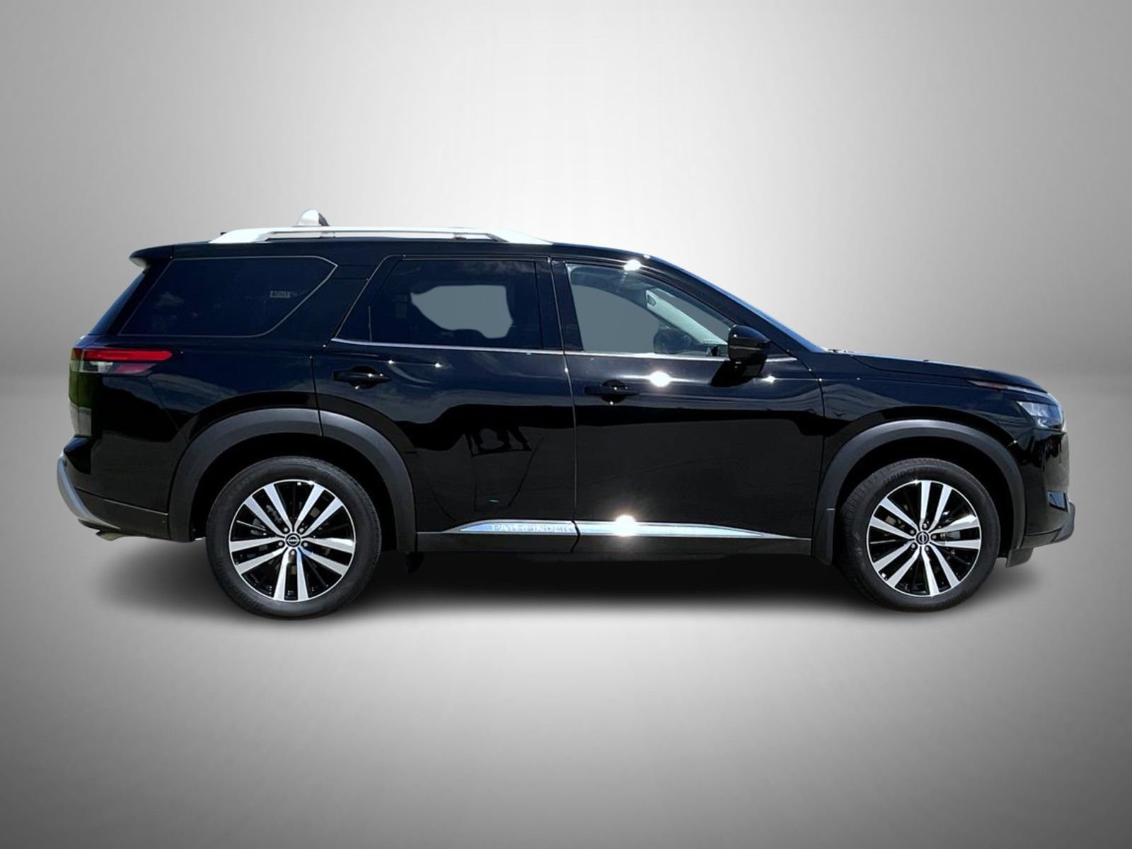 Used 2025 Nissan Pathfinder Platinum w/ Cargo Package AWD/4WD image 4