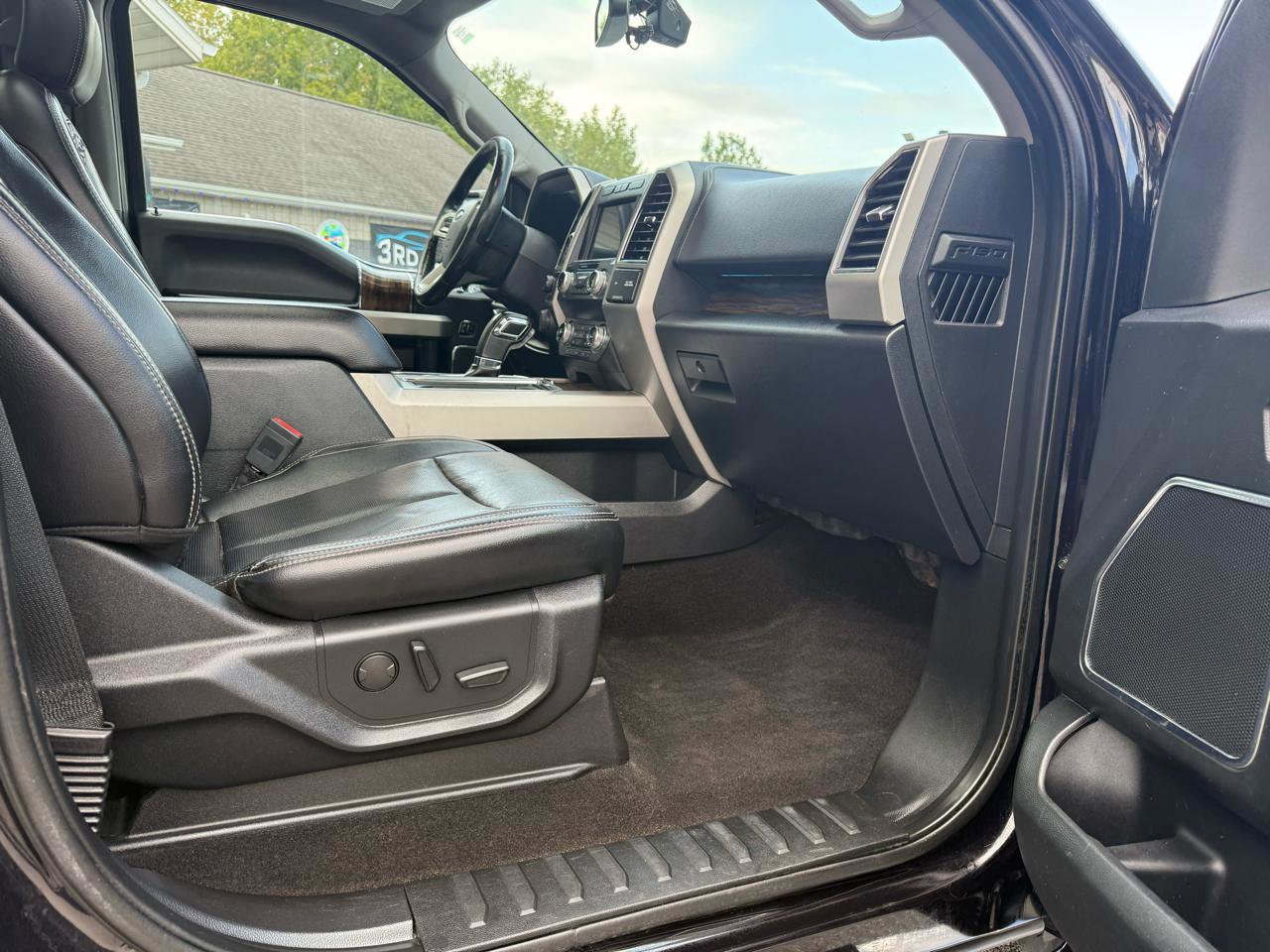 Used 2019 Ford F150 Lariat w/ Equipment Group 502A Luxury image 11