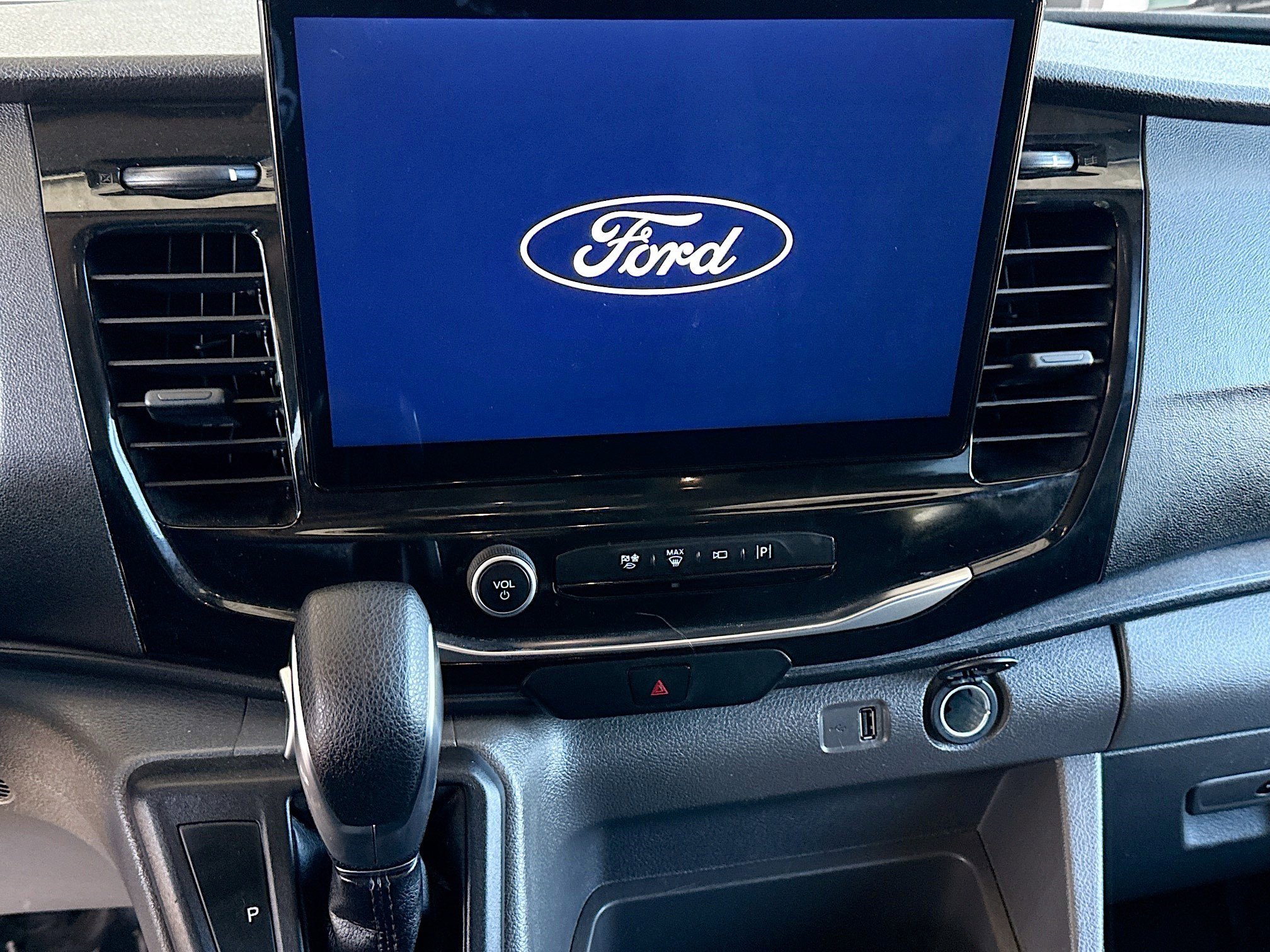 Used 2023 Ford Transit 350 XLT image 18