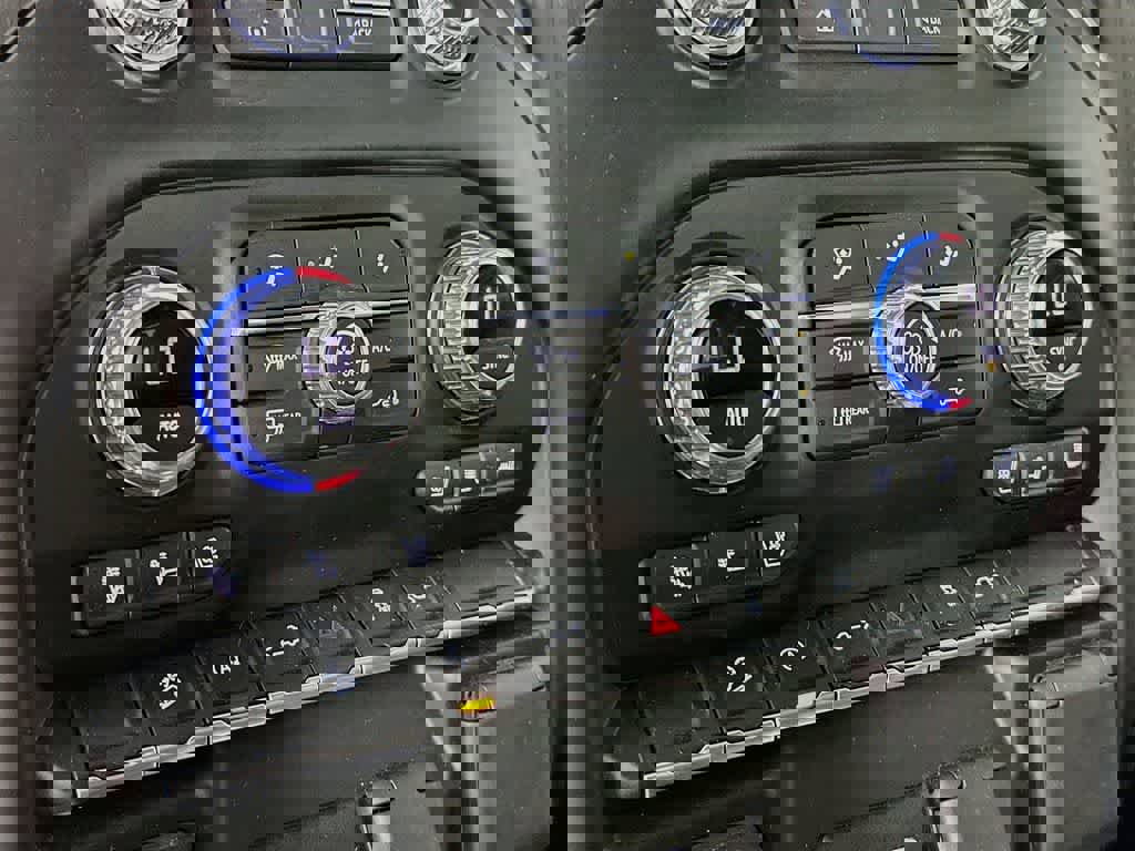 Used 2021 GMC Sierra 1500 AT4 image 18