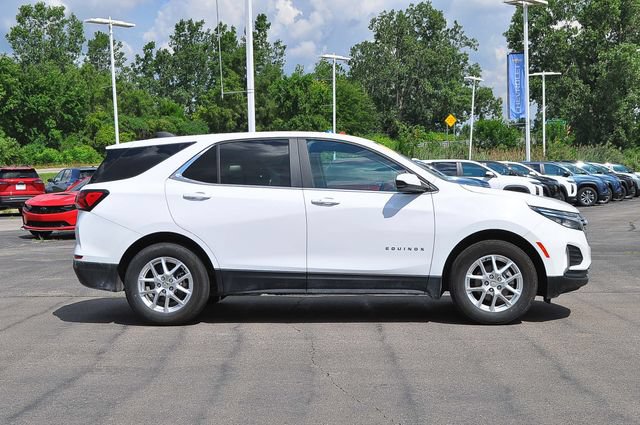Used 2024 Chevrolet Equinox LT w/ LPO, Floor Liner Package FWD image 2
