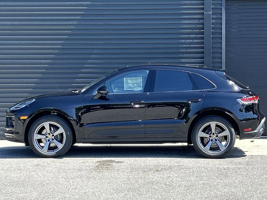 Certified 2025 Porsche Macan image 2