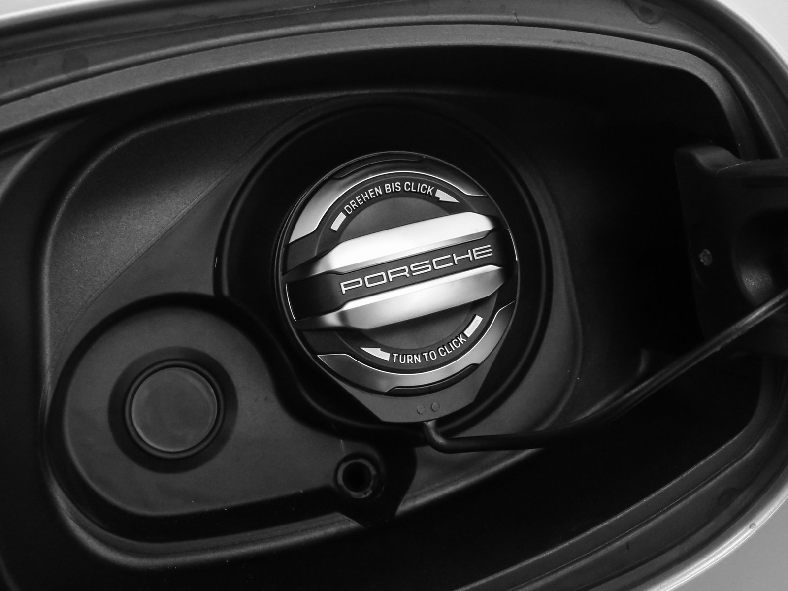 Used 2025 Porsche Cayenne Coupe image 19