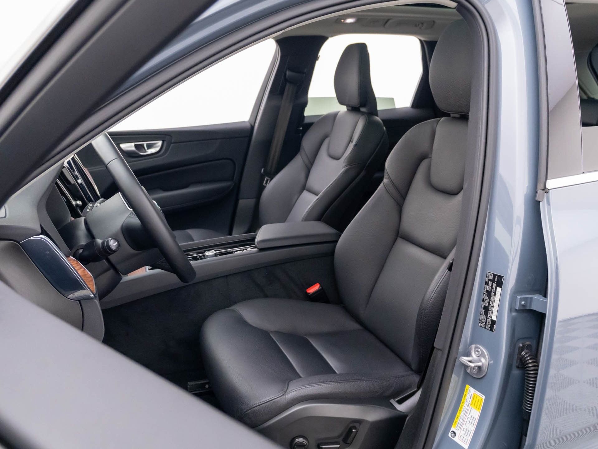 Used 2023 Volvo XC60 B5 Plus w/ Climate Package AWD/4WD image 15