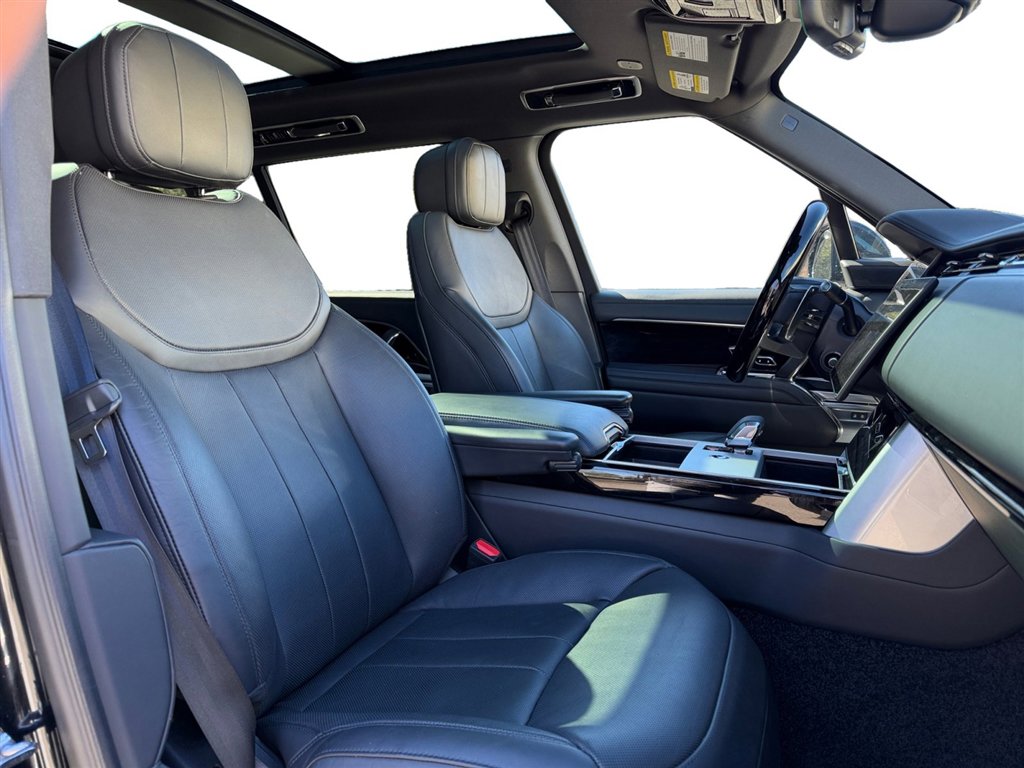 Used 2024 Land Rover Range Rover Long Wheelbase SE image 22