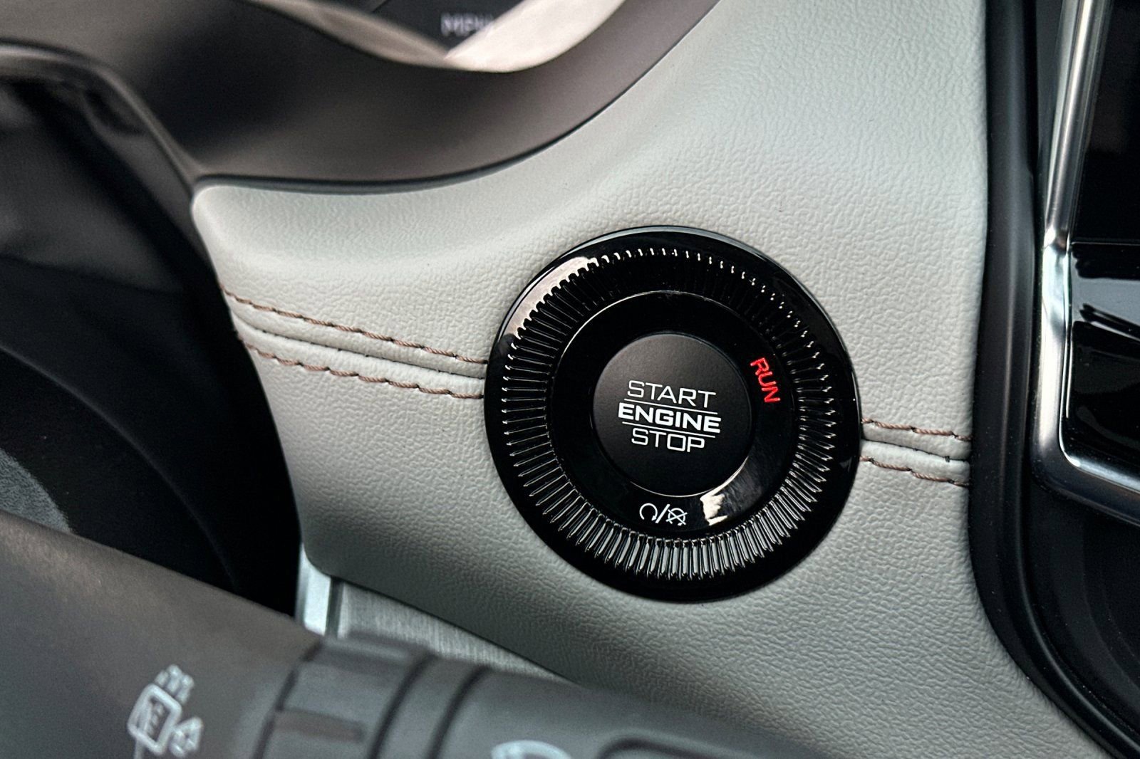 Used 2025 Jeep Compass Limited image 19