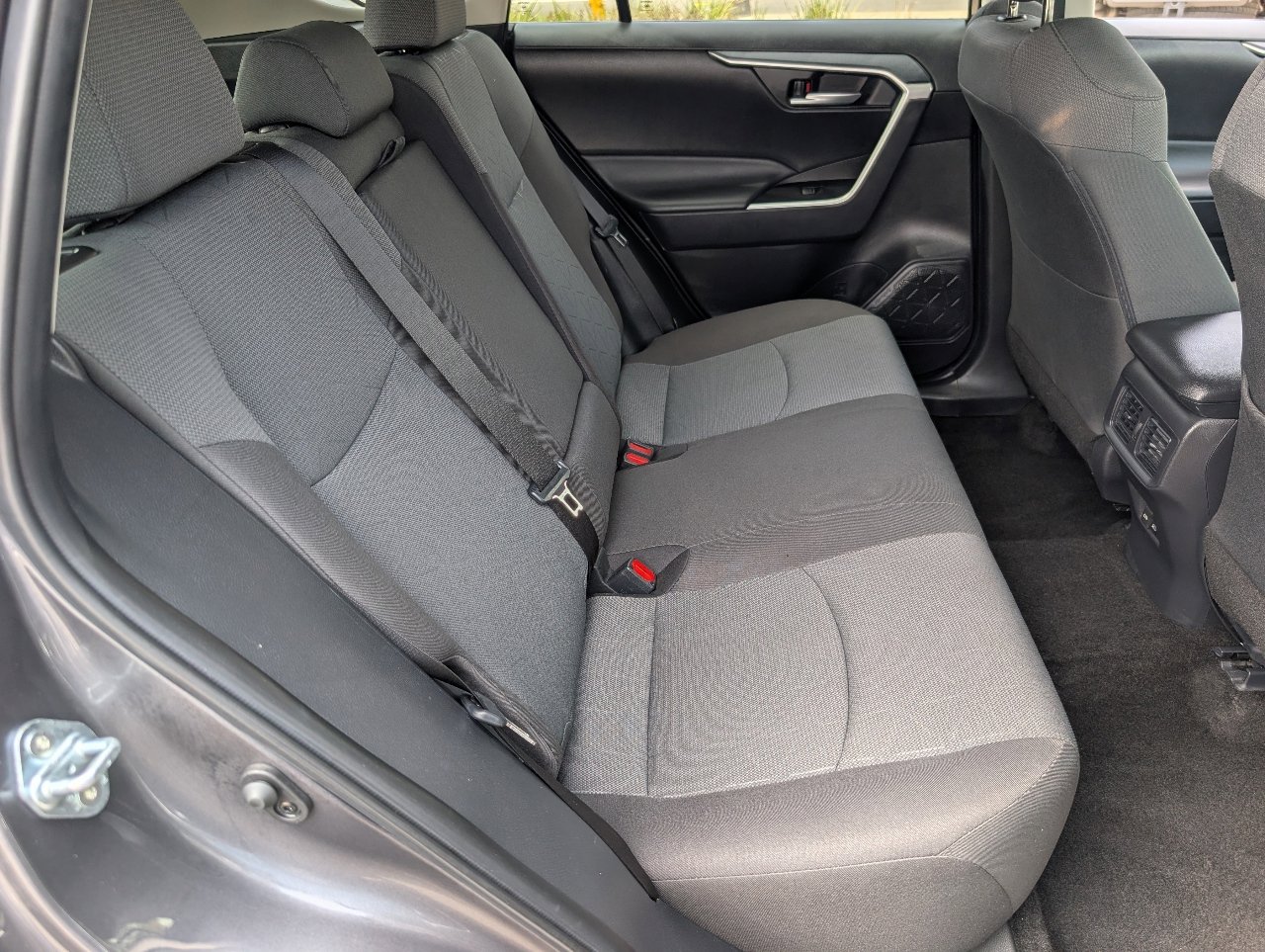 Used 2025 Toyota RAV4 XLE FWD image 5