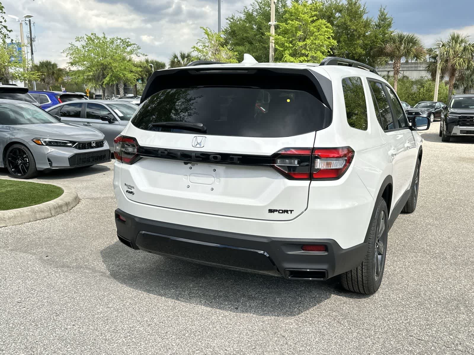 New 2026 Honda Pilot Sport image 6