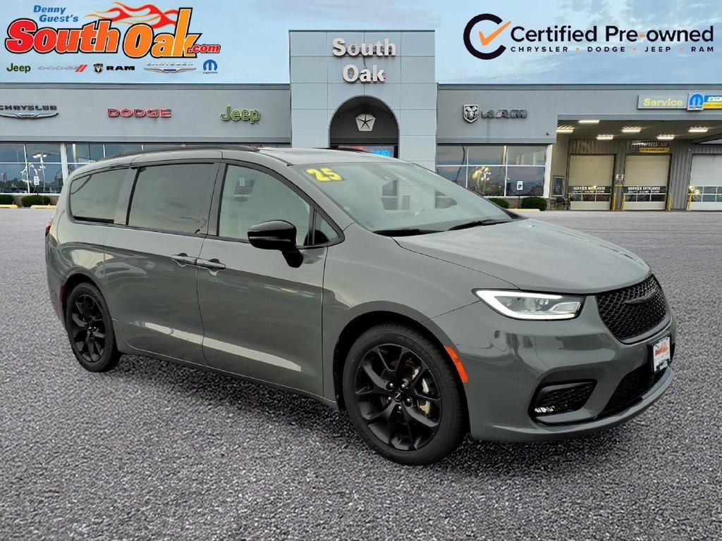 Certified 2025 Chrysler Pacifica Limited FWD image 1