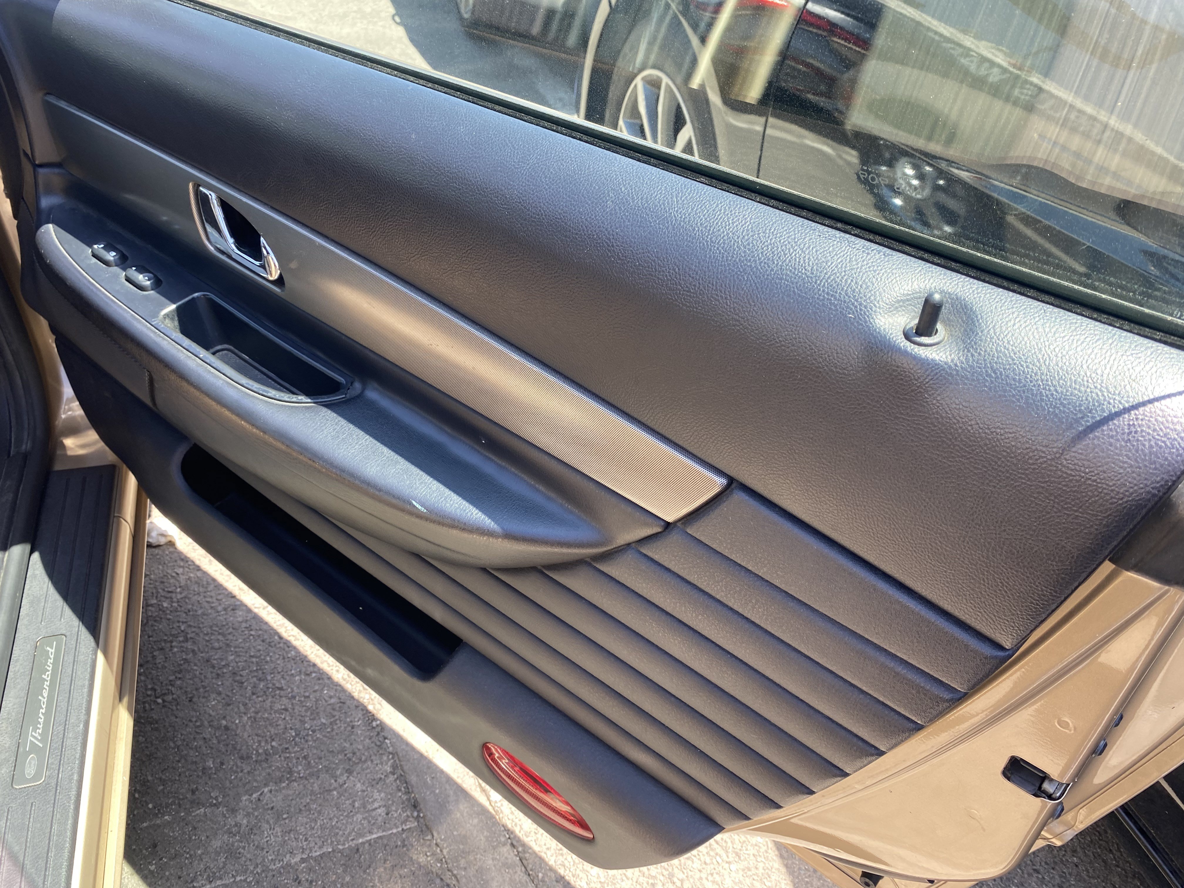 Used 2005 Ford Thunderbird RWD image 14