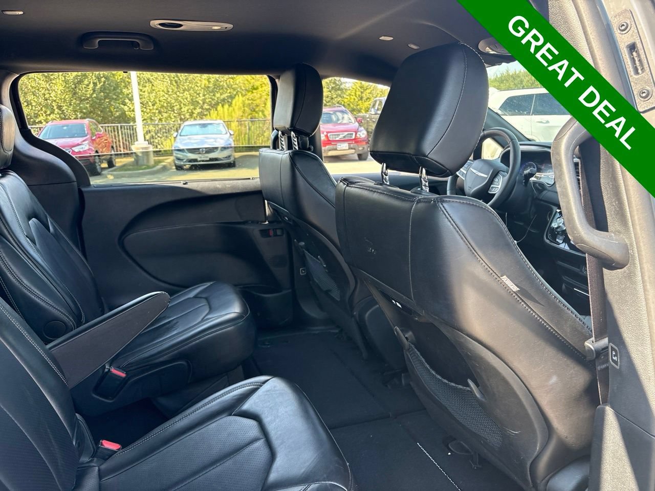 Used 2025 Chrysler Pacifica Select FWD image 12