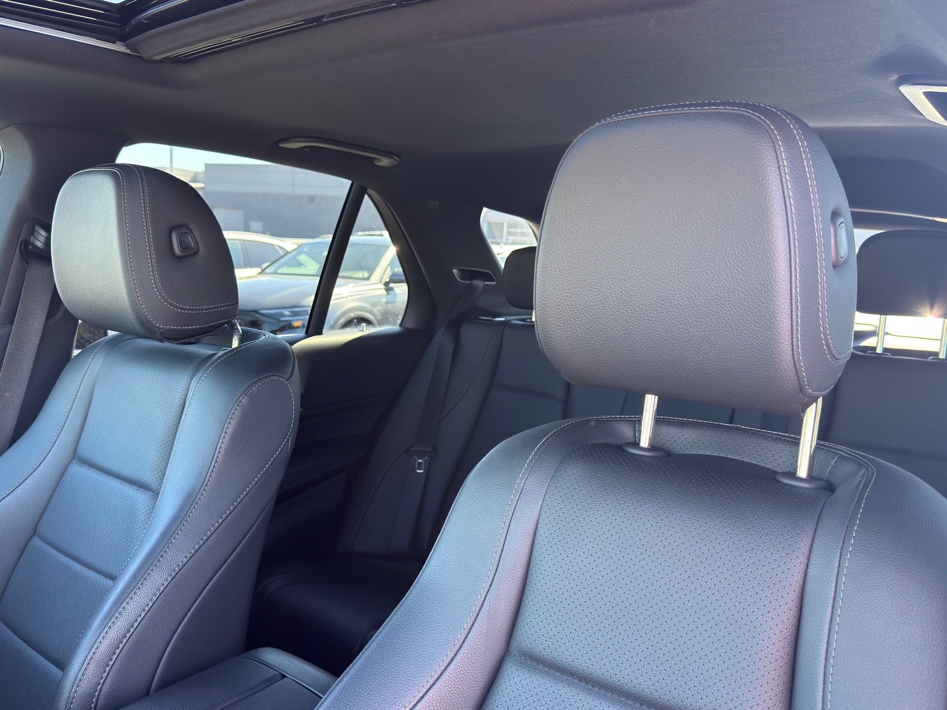 Used 2023 Mercedes-Benz GLE 350 w/ Premium Package image 12
