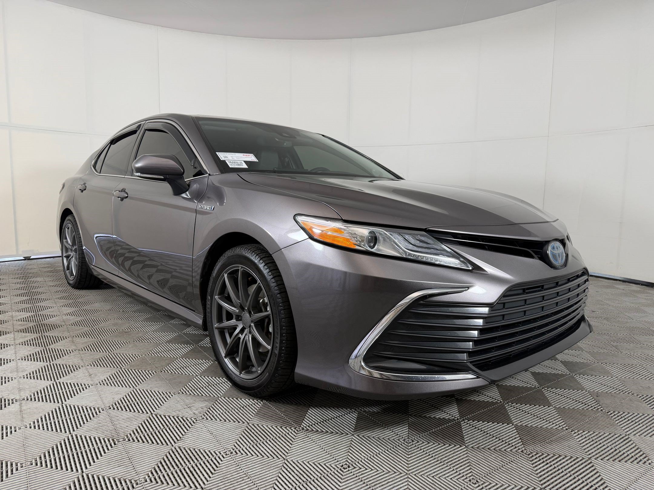 Used 2021 Toyota Camry XLE w/ Navigation Upgrade Package FWD image 7