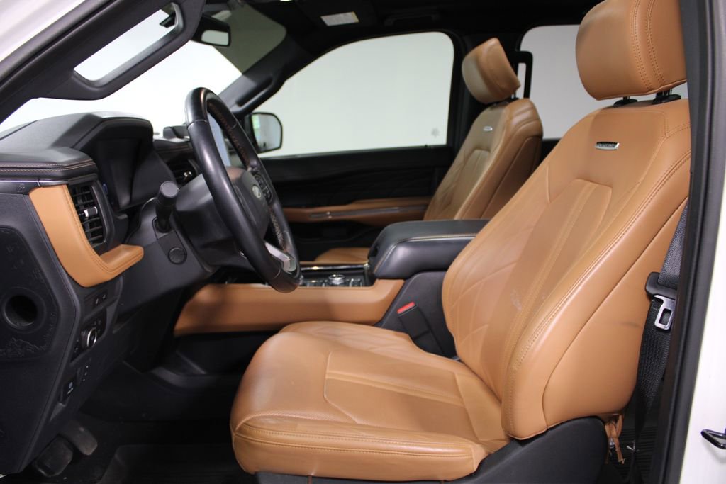 Used 2024 Ford Expedition Platinum image 16