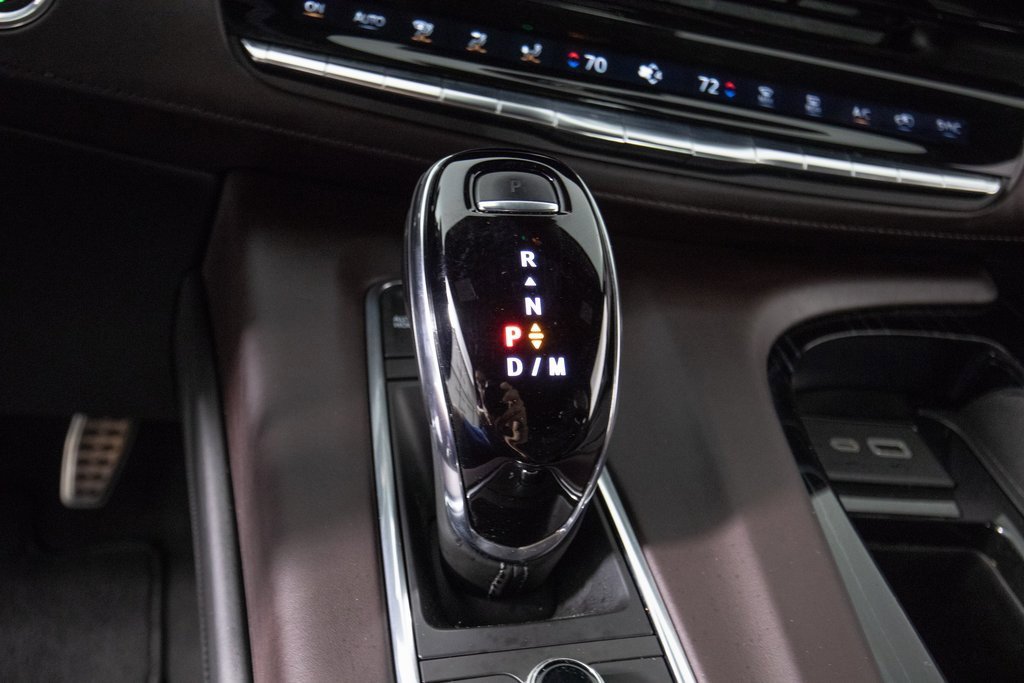 Used 2023 Cadillac Escalade V w/ LPO, ONYX Package image 31