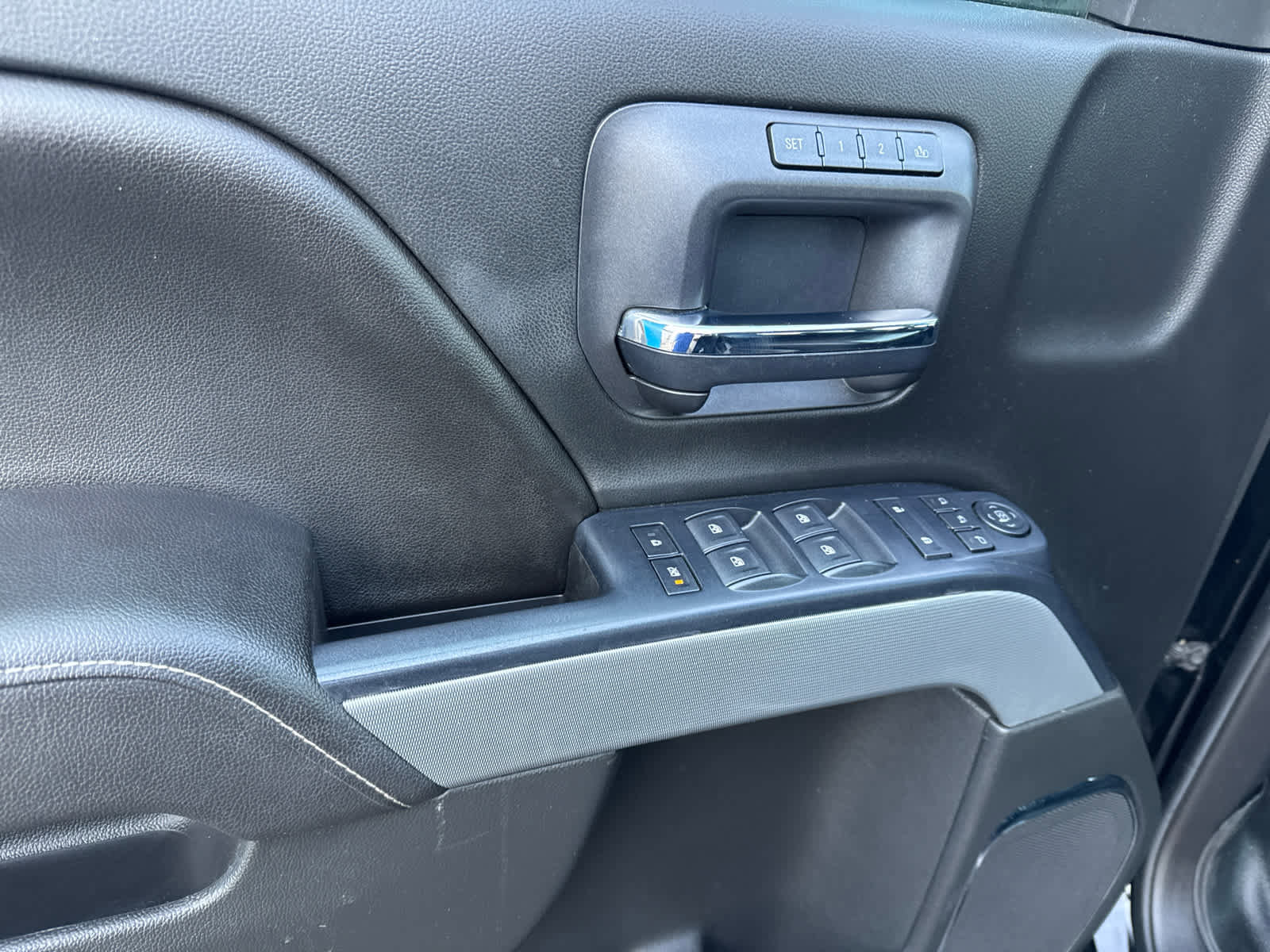 Used 2017 Chevrolet Silverado 1500 LTZ Z71 image 16