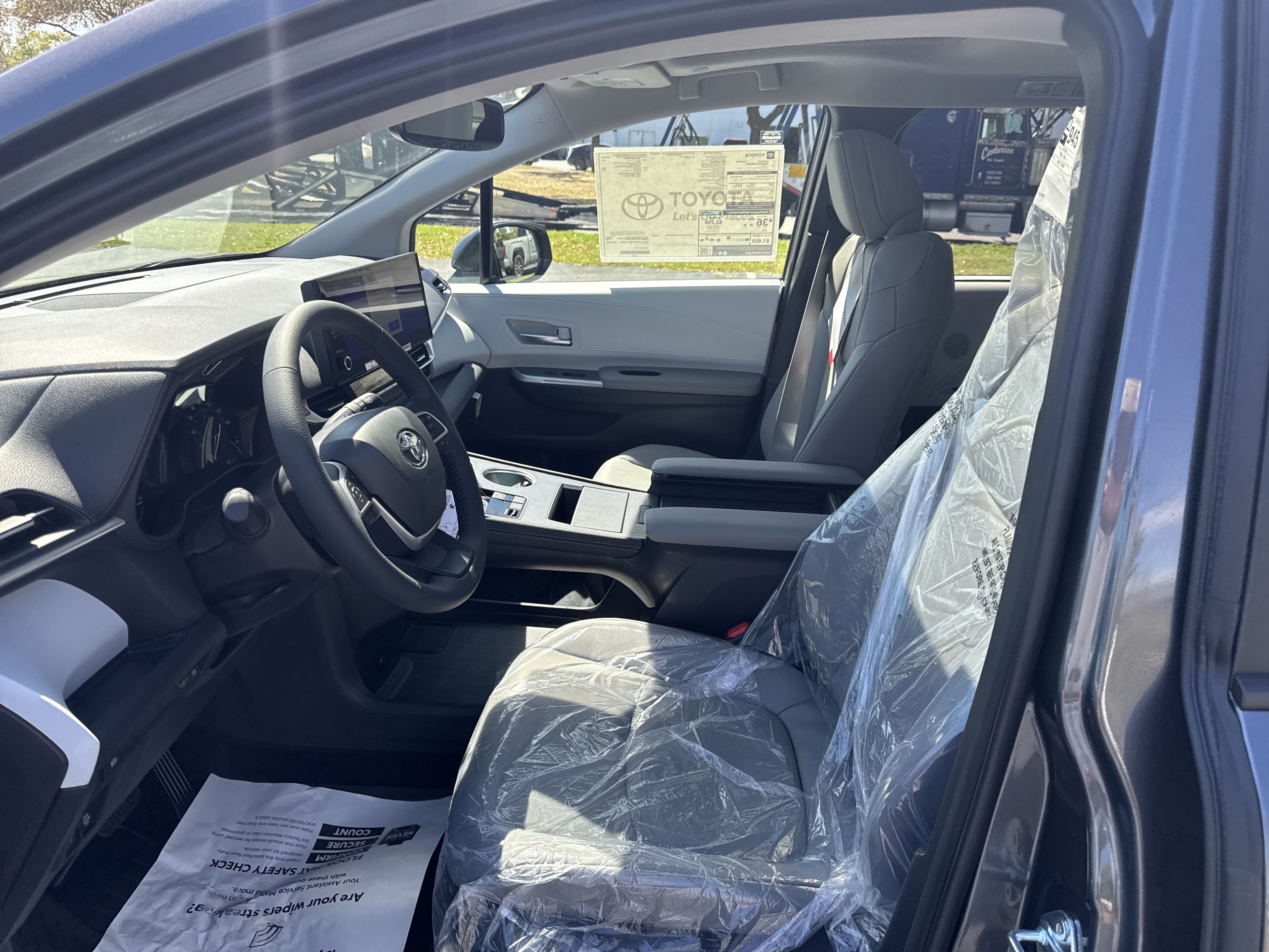 New 2025 Toyota Sienna XLE FWD image 13