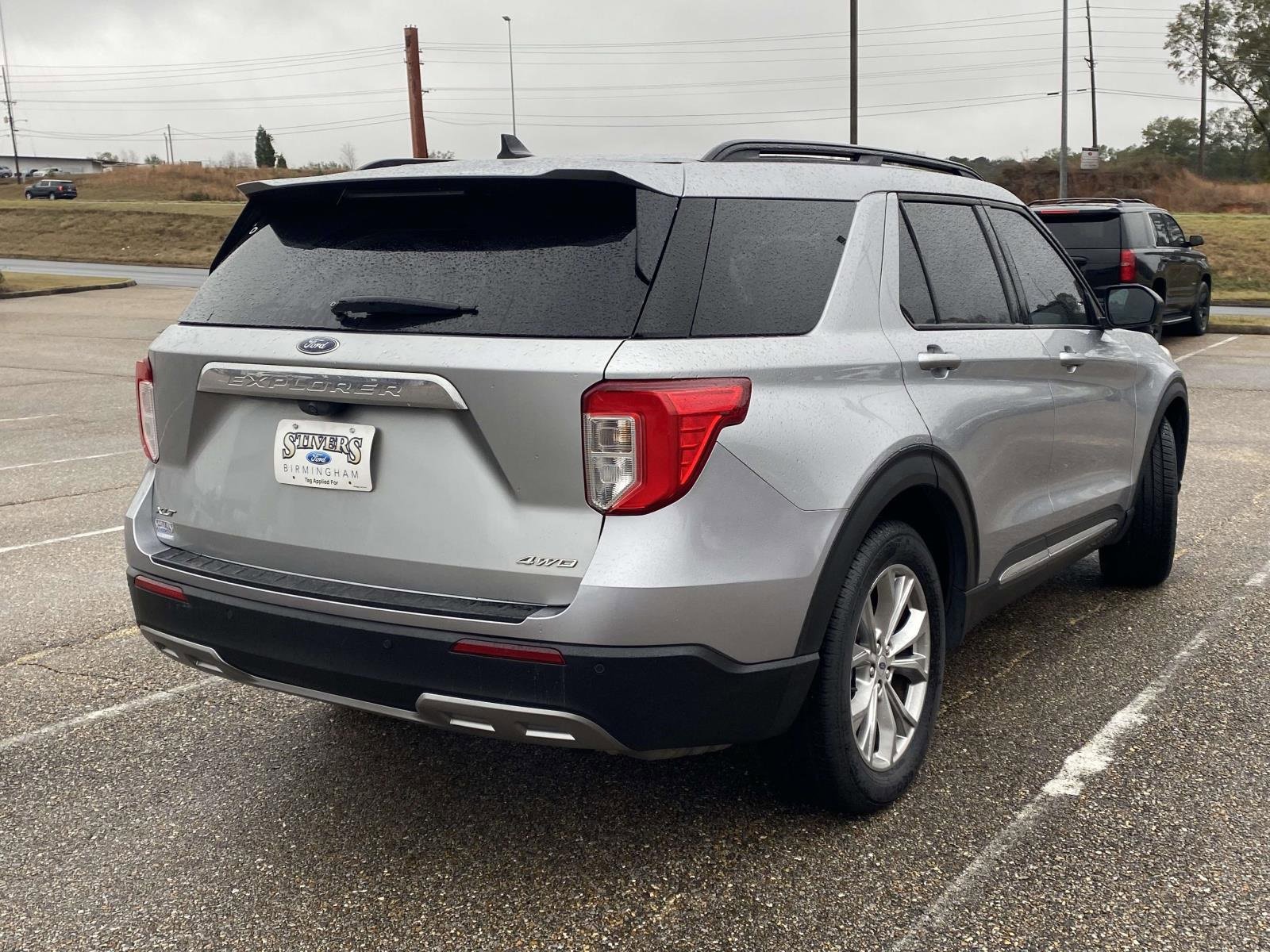 Used 2021 Ford Explorer XLT w/ Equipment Group 202A image 7