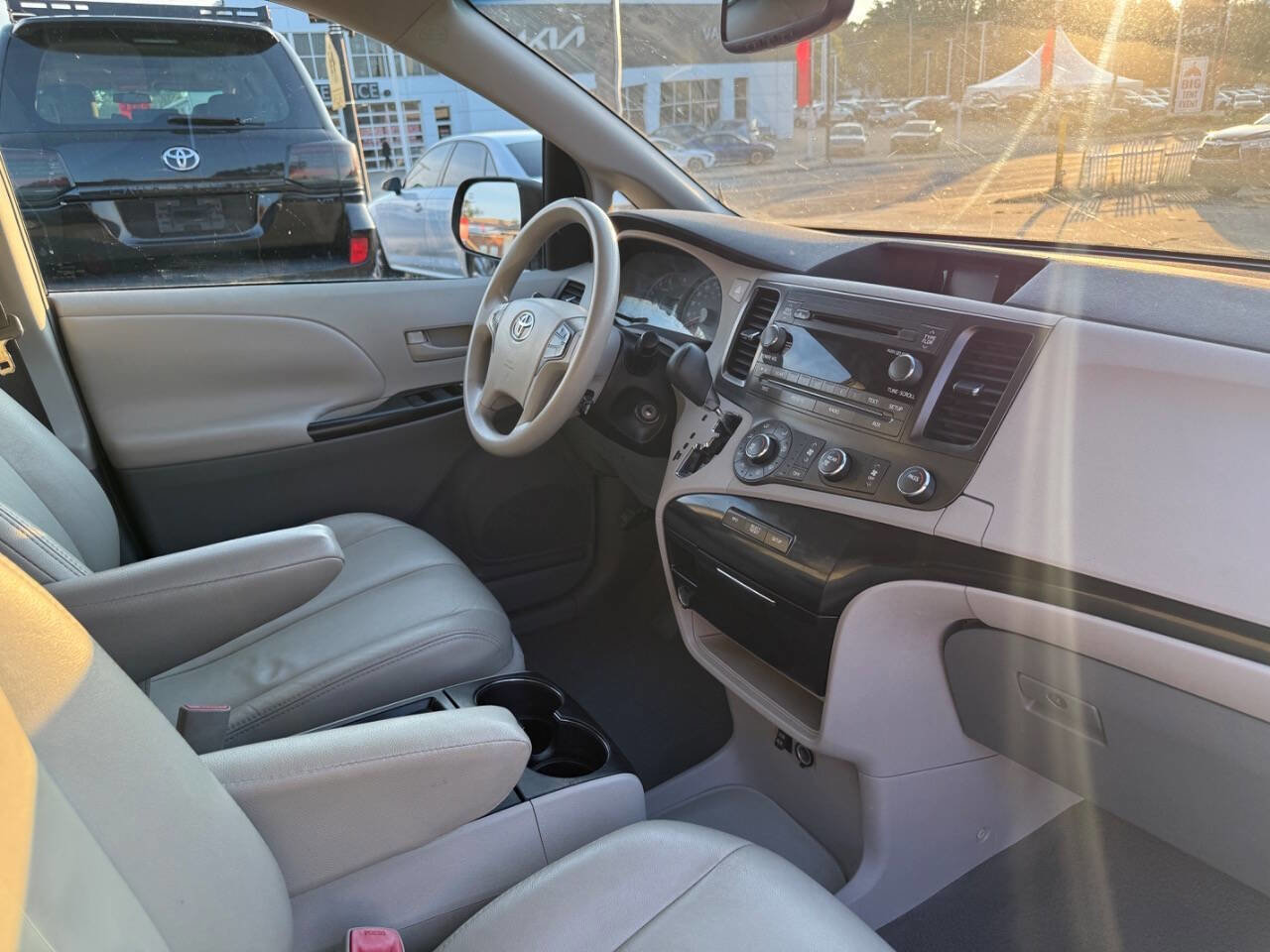 Used 2011 Toyota Sienna LE image 7