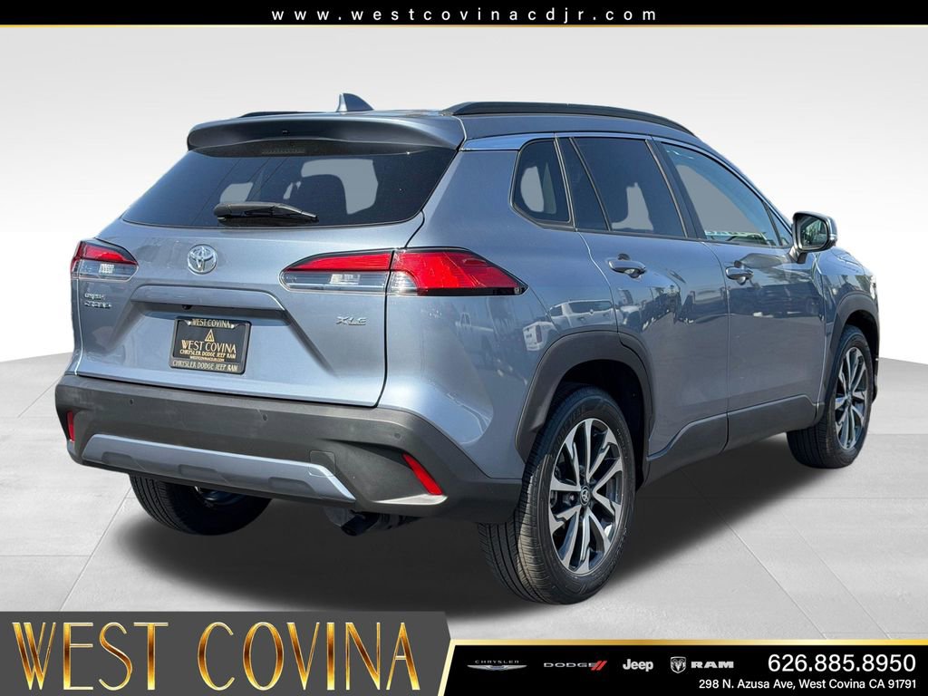 Used 2023 Toyota Corolla Cross XLE w/ Convenience Package FWD image 7