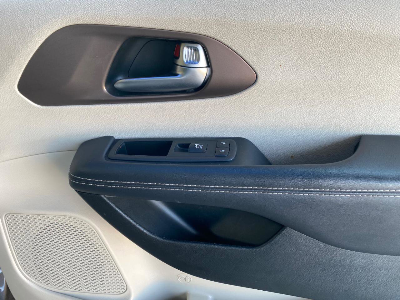 Used 2023 Chrysler Voyager LX FWD image 50