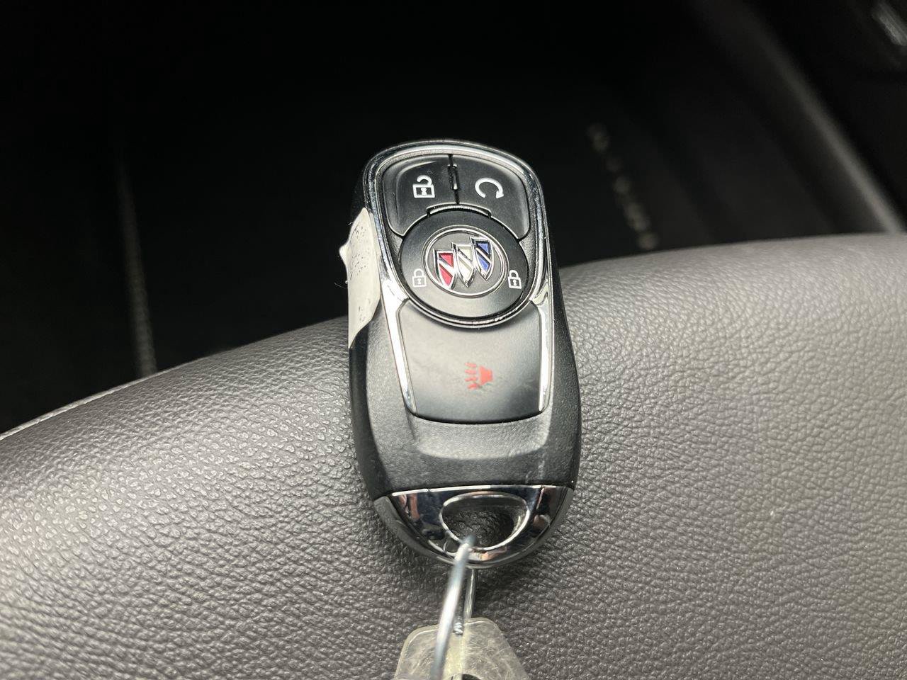 Certified 2020 Buick Regal Essence FWD image 29