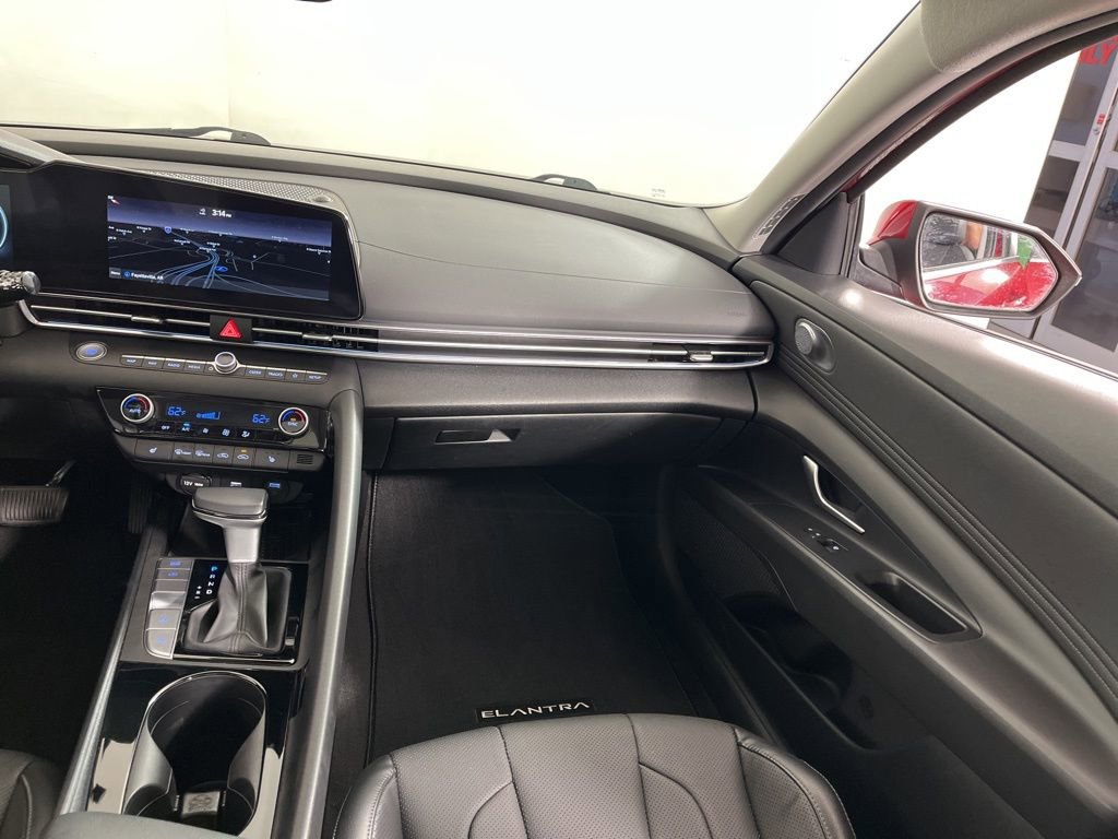 Used 2022 Hyundai Elantra Limited w/ Preferred Accessory Package image 20