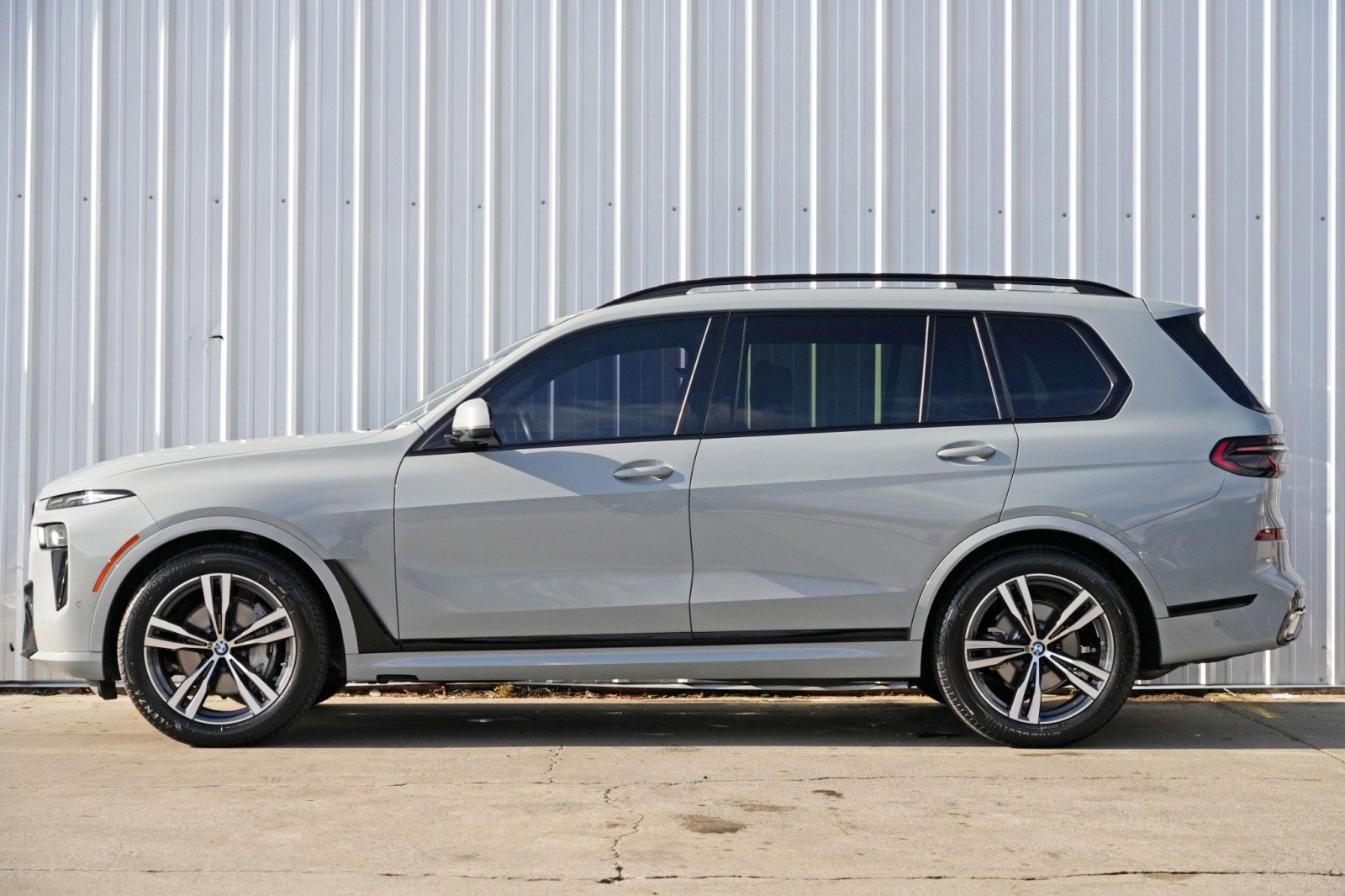 Used 2023 BMW X7 xDrive40i w/ M Sport Package image 9