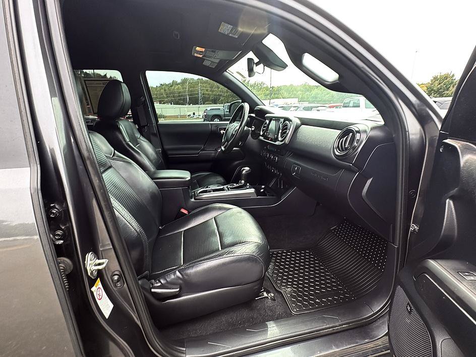 Used 2019 Toyota Tacoma TRD Sport AWD/4WD image 24