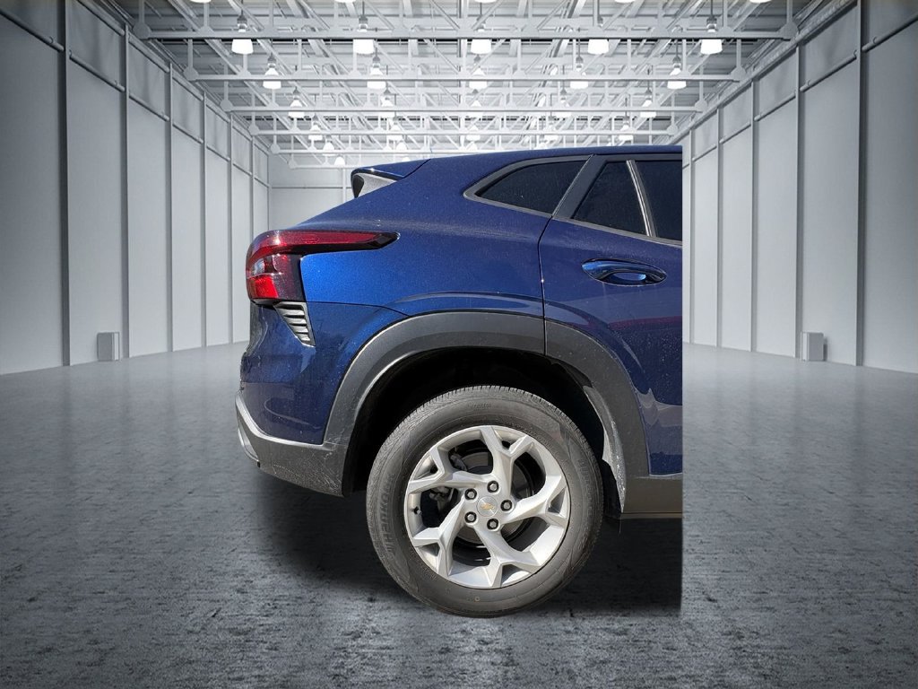 Used 2024 Chevrolet Trax LS w/ LS Convenience Package FWD image 12
