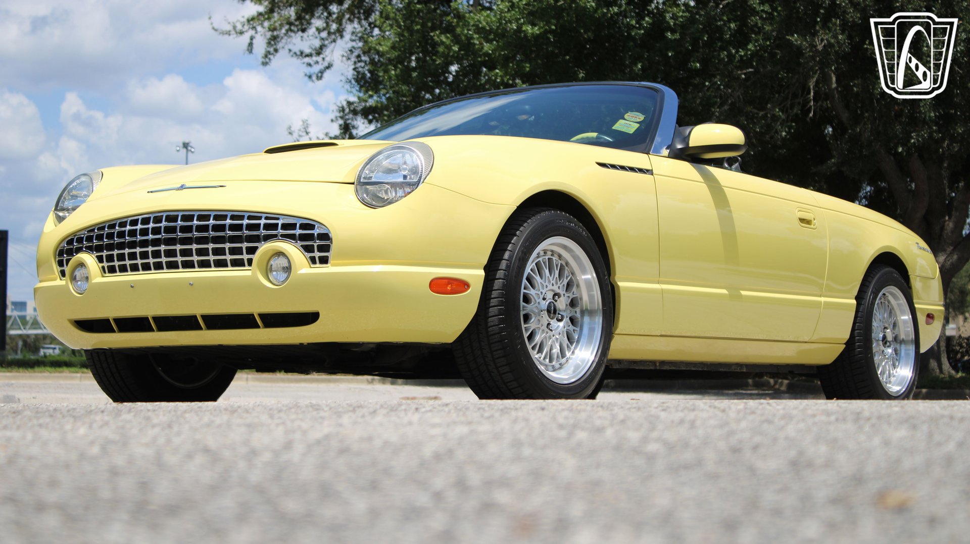 Used 2002 Ford Thunderbird RWD image 2