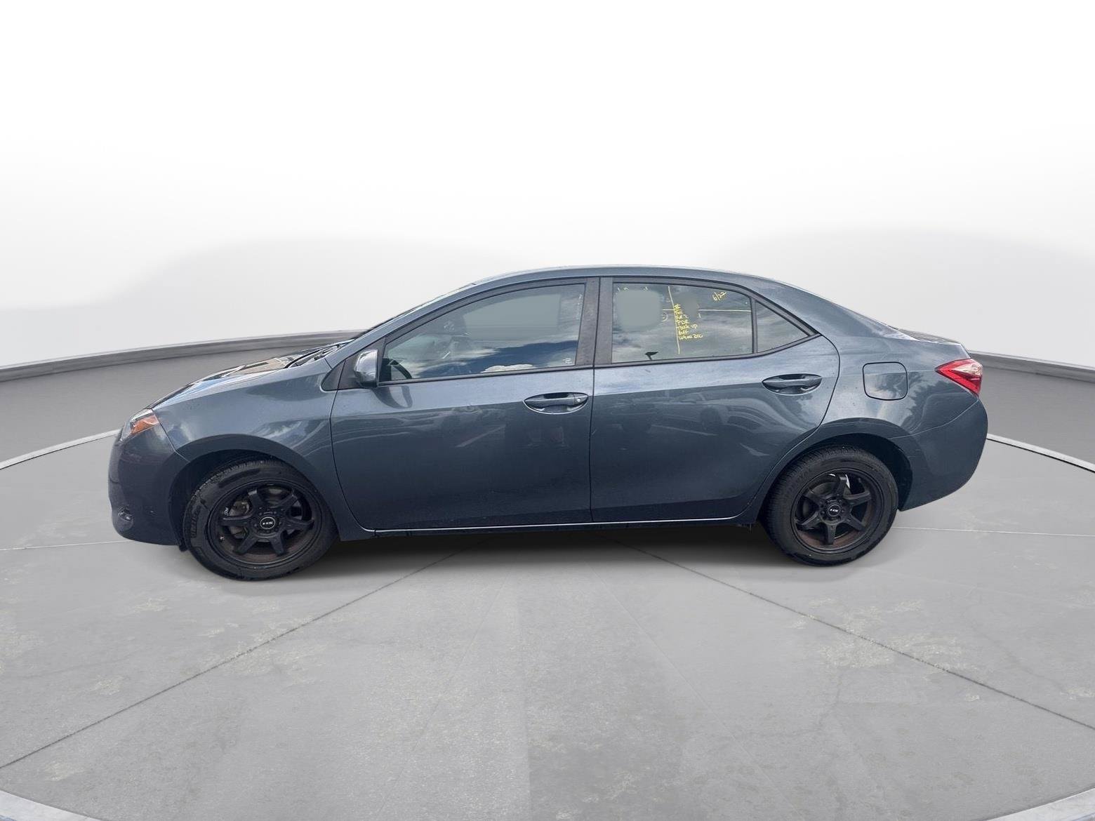 Used 2017 Toyota Corolla LE FWD image 9