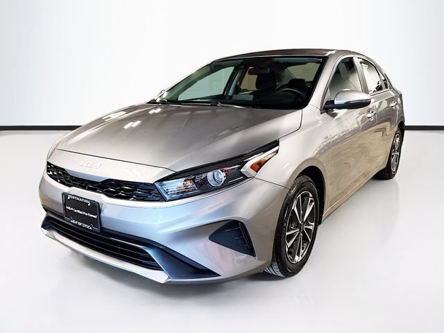 Used 2023 Kia Forte LXS w/ LXS Technology Package FWD image 3