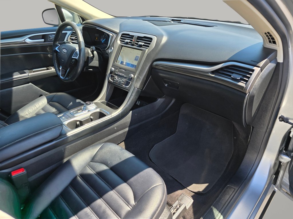 Used 2020 Ford Fusion SEL FWD image 28