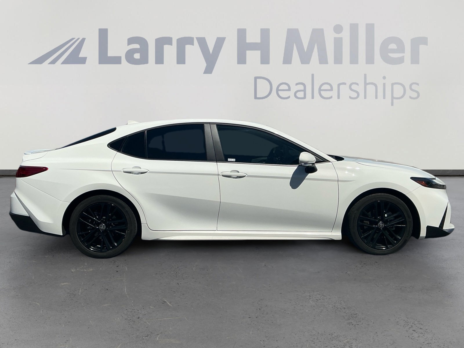 Used 2025 Toyota Camry SE image 6