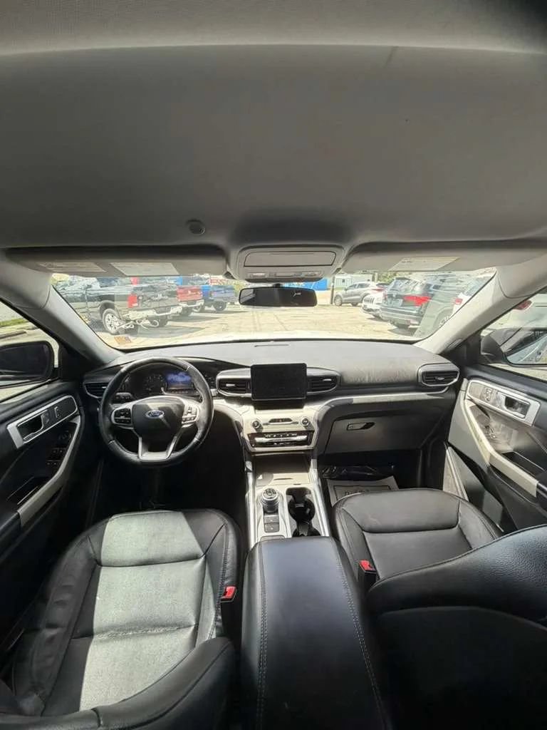 Used 2020 Ford Explorer XLT w/ Equipment Group 202A RWD image 10