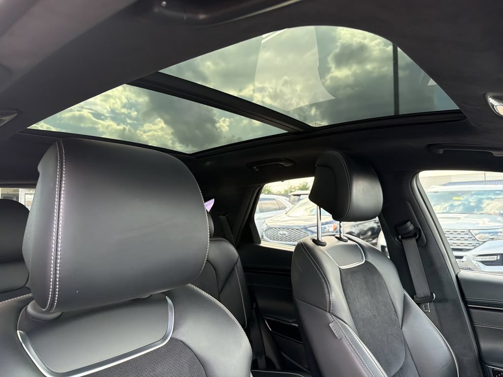 Used 2022 Genesis GV70 3.5T Sport w/ Sport Prestige Package AWD/4WD image 20