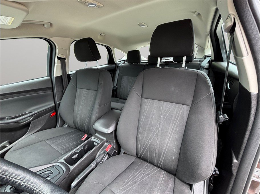 Used 2015 Ford Focus SE w/ SE Sport Package FWD image 12
