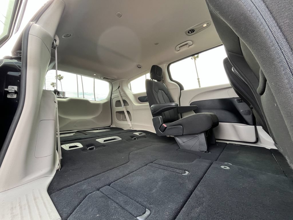 Used 2023 Chrysler Voyager LX FWD image 16