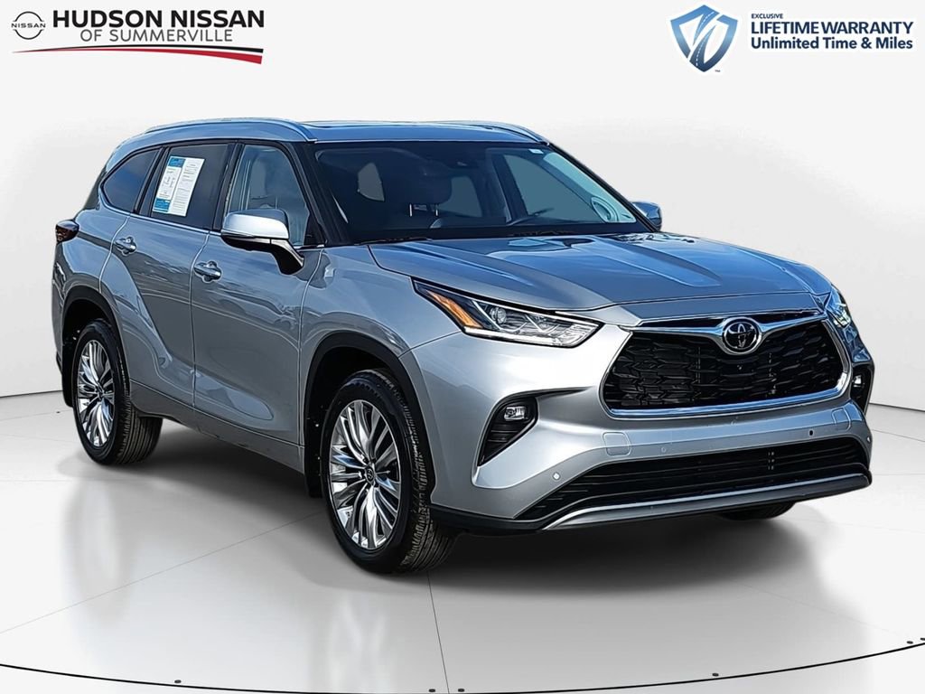 Used 2024 Toyota Highlander Platinum image 1