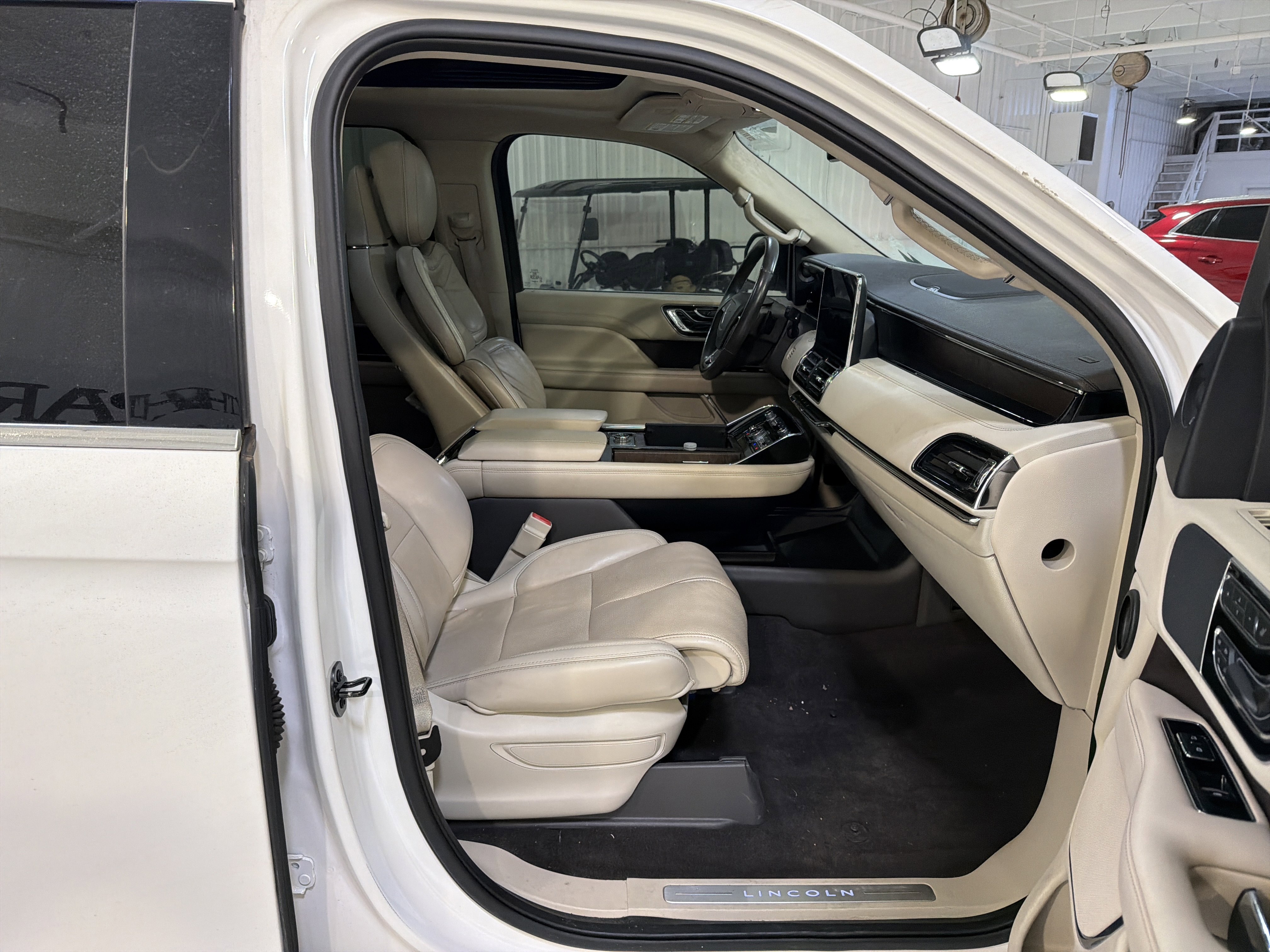 Used 2019 Lincoln Navigator Select w/ Cargo Package image 15