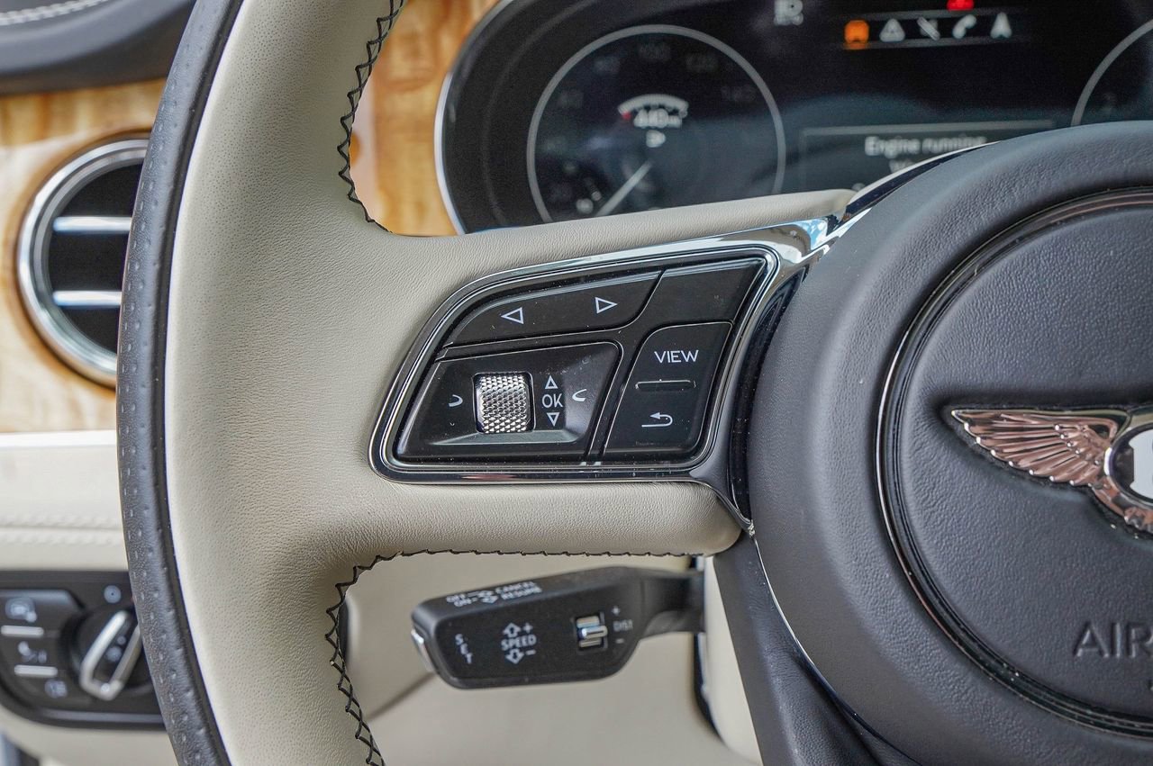 Used 2023 Bentley Bentayga AWD/4WD image 23