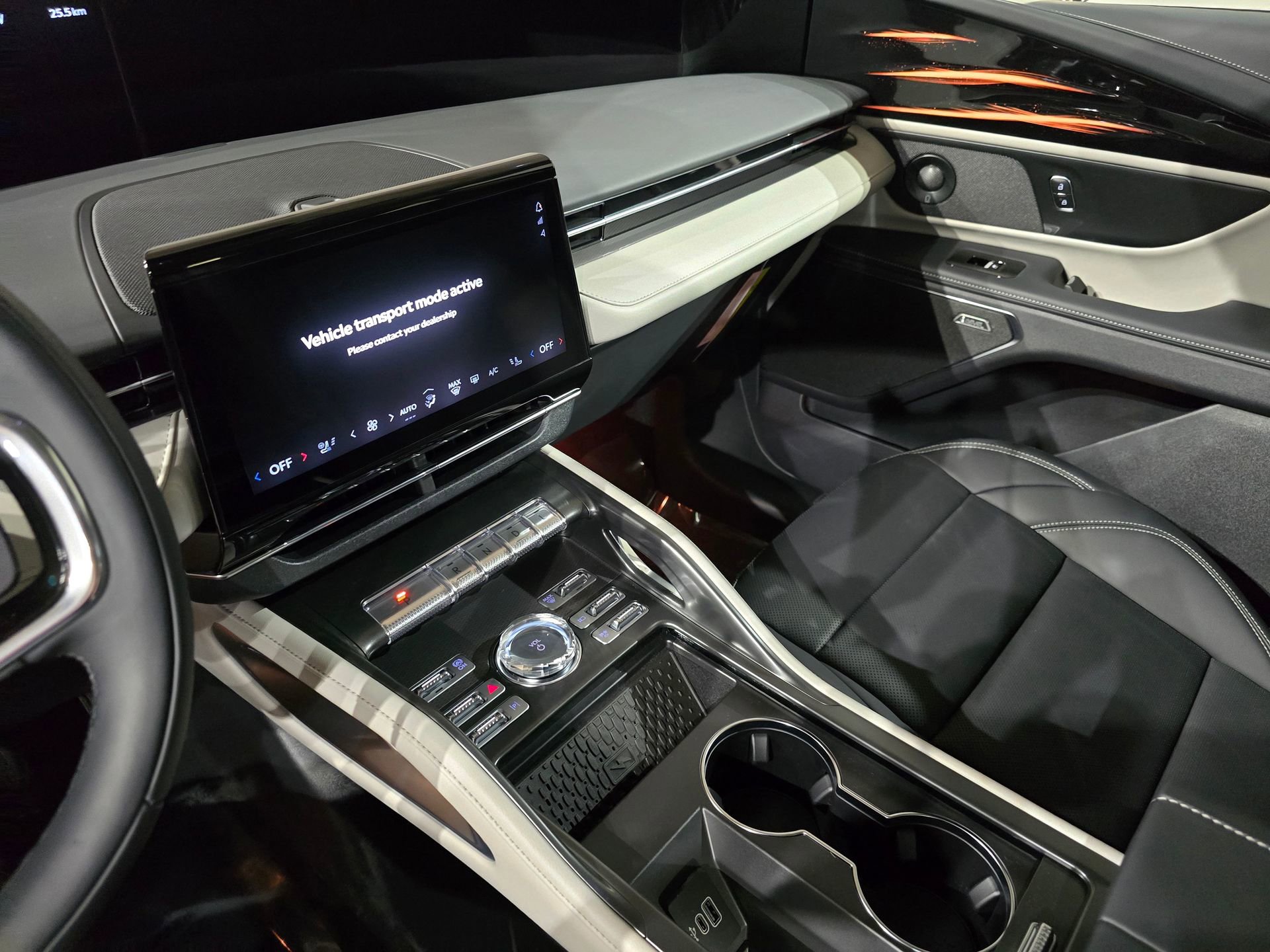 New 2025 Lincoln Nautilus Premier w/ Equipment Group 102A image 23