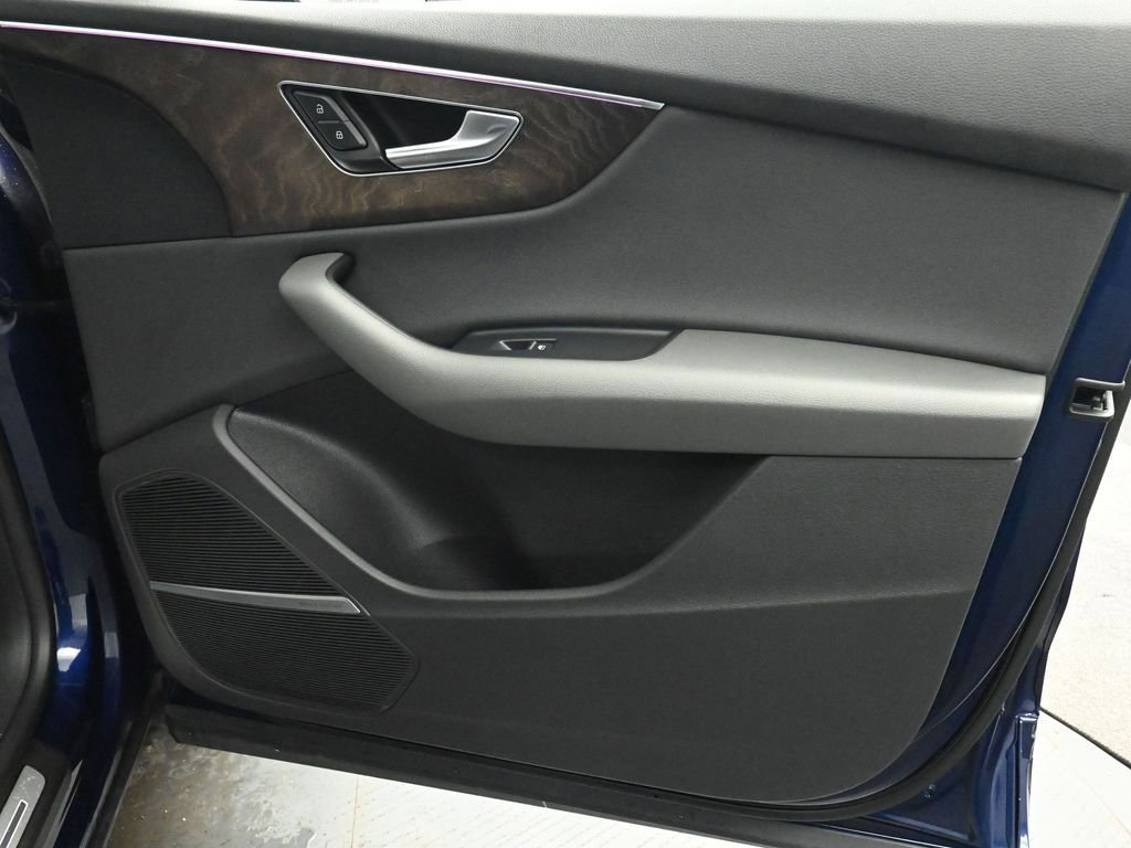 Used 2020 Audi Q8 Prestige w/ Prestige Package image 21